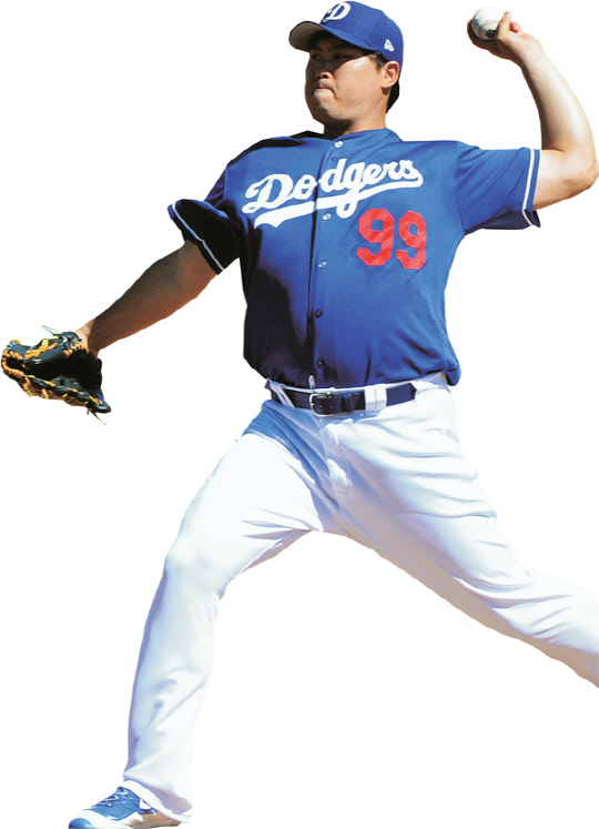 류현진(30·LA 다저스)이 네 번의 시범경기에서 평균자책점 2.57로 호투하며 선발 로테이션에 합류했다. 사진은 지난 17일 시카고 컵스와의 시범경기에 선발 등판한 류현진 모습. 연합뉴스